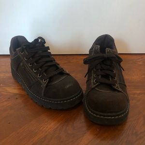 Y2K vintage skechers shoes.